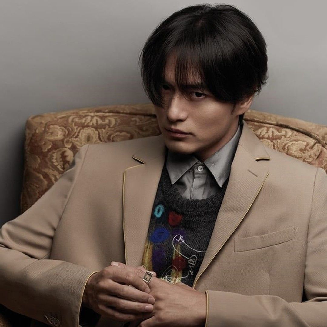 Behind-the-scenes cut of Lee Jinwook