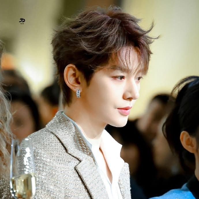 Behind-the-scenes cut of Deng Wei