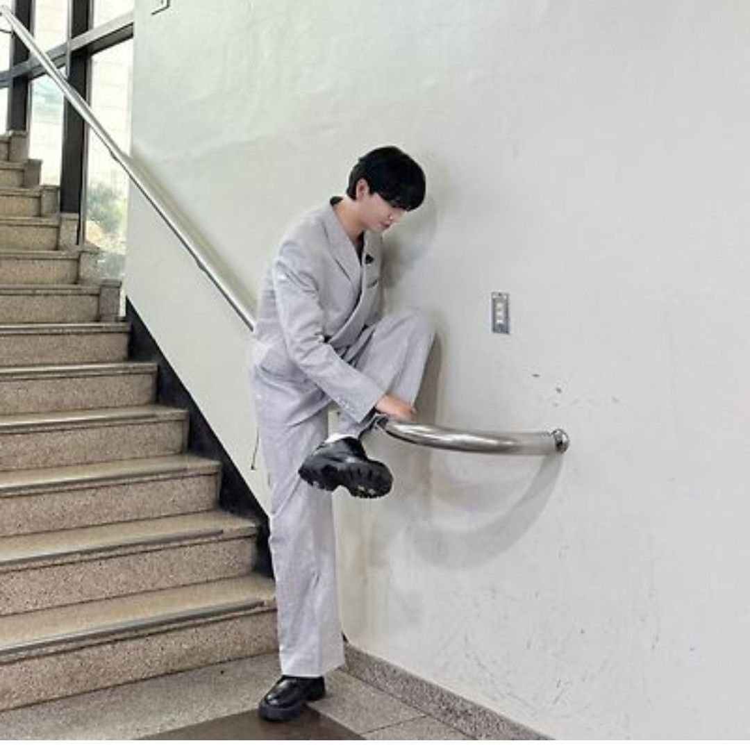 Behind-the-scenes cut of Song Minjun