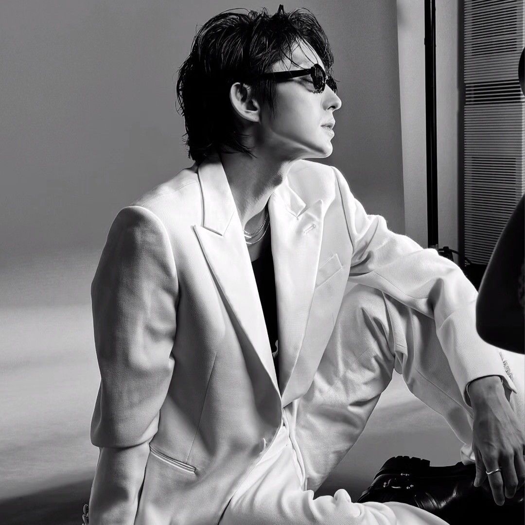 Behind-the-scenes cut of Lee Joongi