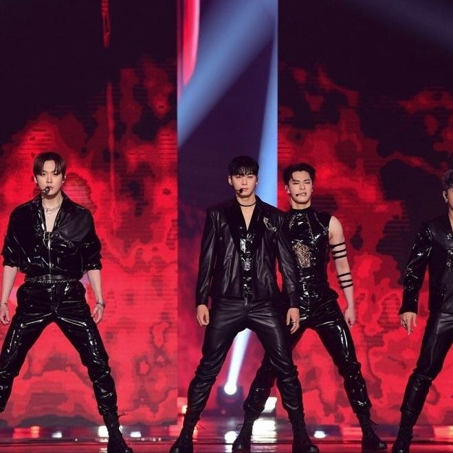 Behind-the-scenes cut of Cha Eunwoo