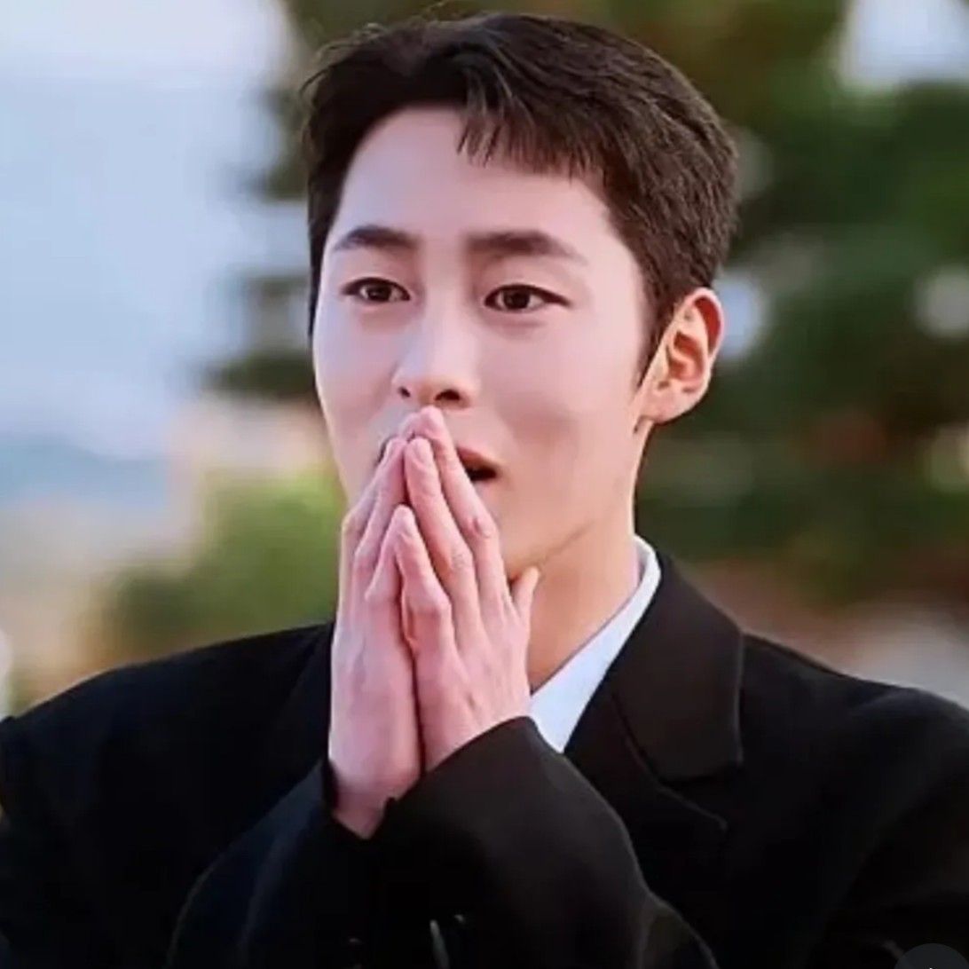 Behind-the-scenes cut of Lee Jaewook