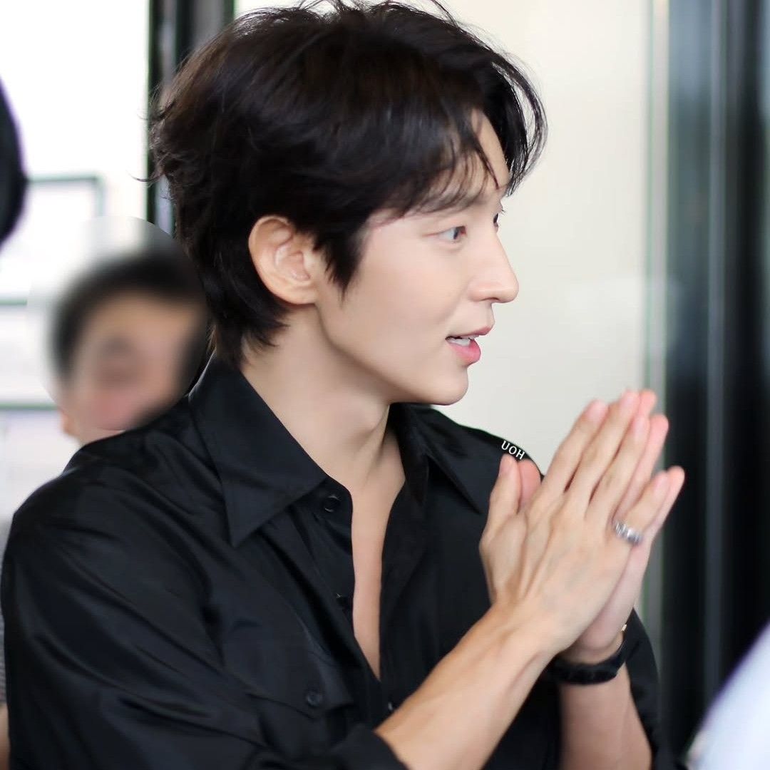 A moment captured by a fan of Lee Joongi