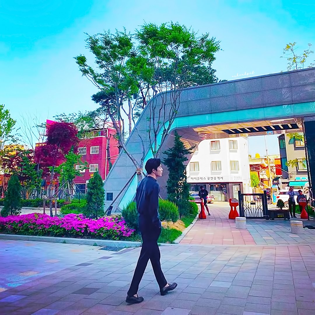 A moment captured by a fan of Kim Jaewook