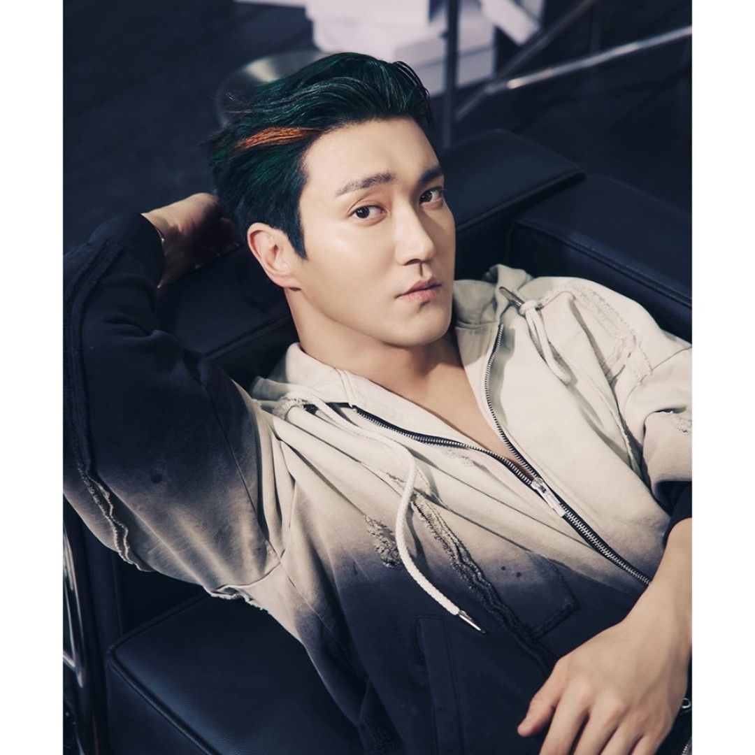 Recent activity shot of Choi Siwon