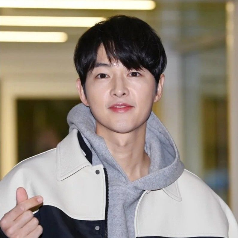 Recent activity shot of Song Joongki