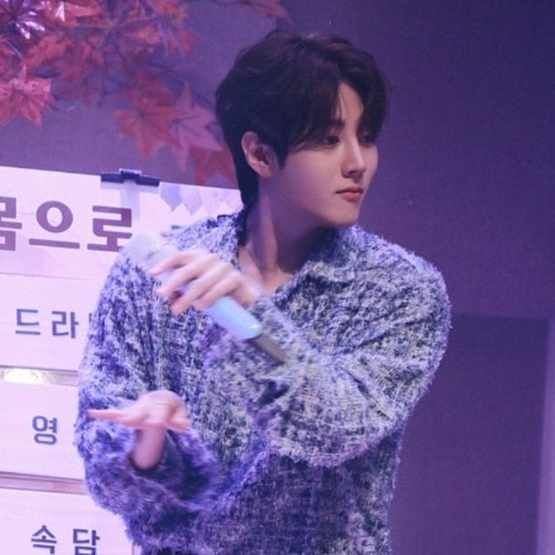 粉絲拍下的金俊賢瞬間