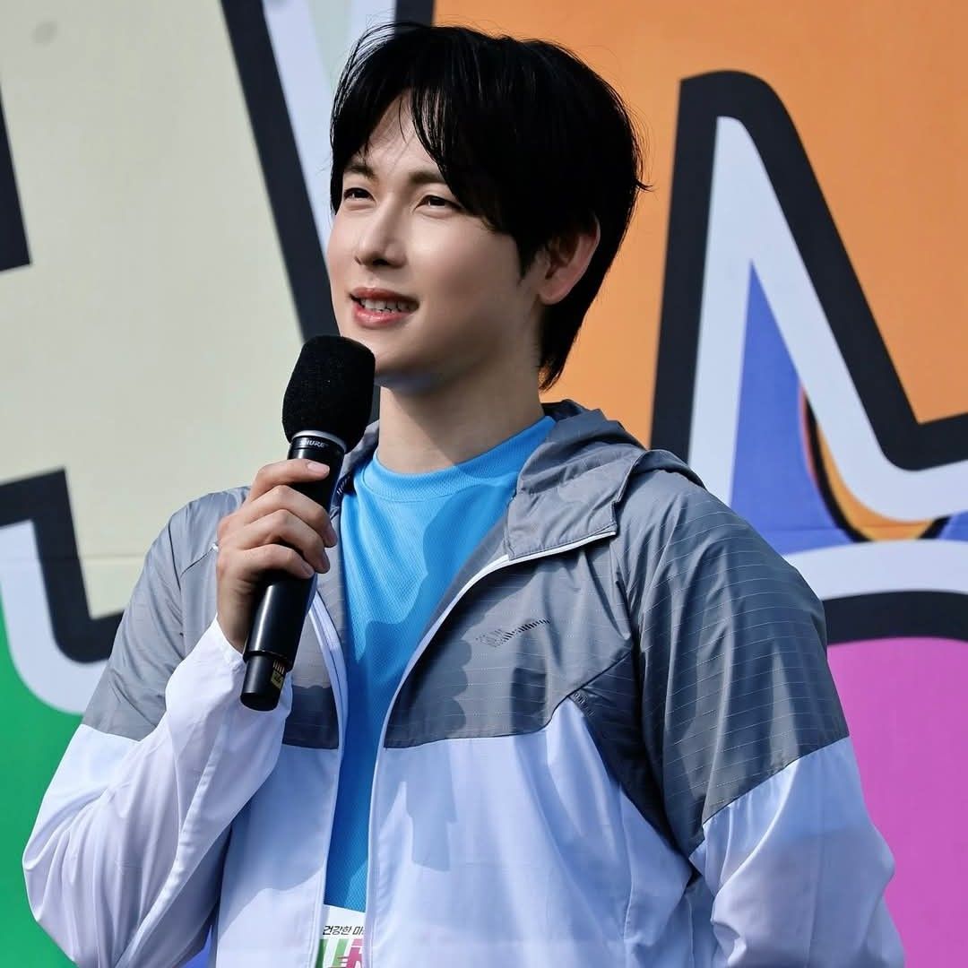 A moment captured by a fan of Lim Siwan