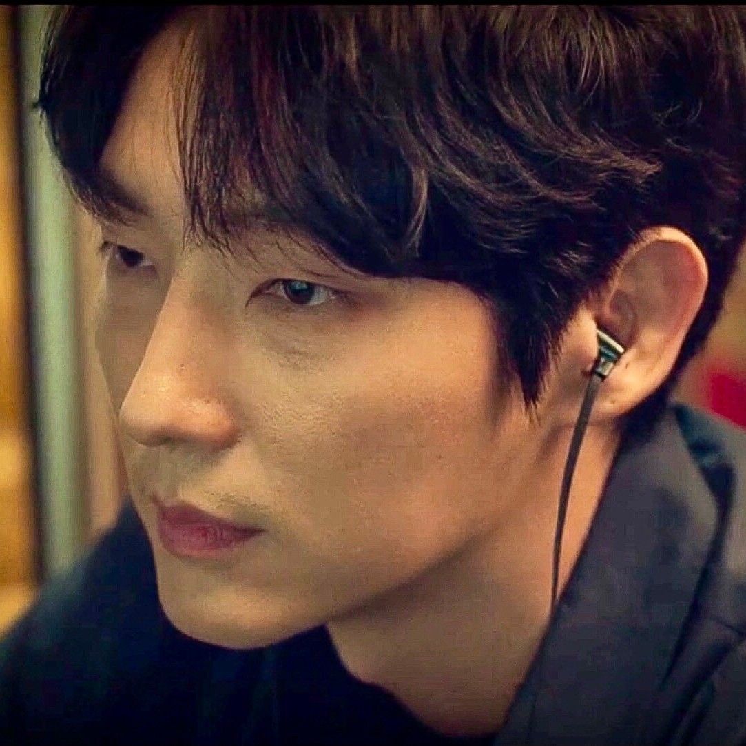 Behind-the-scenes cut of Lee Joongi