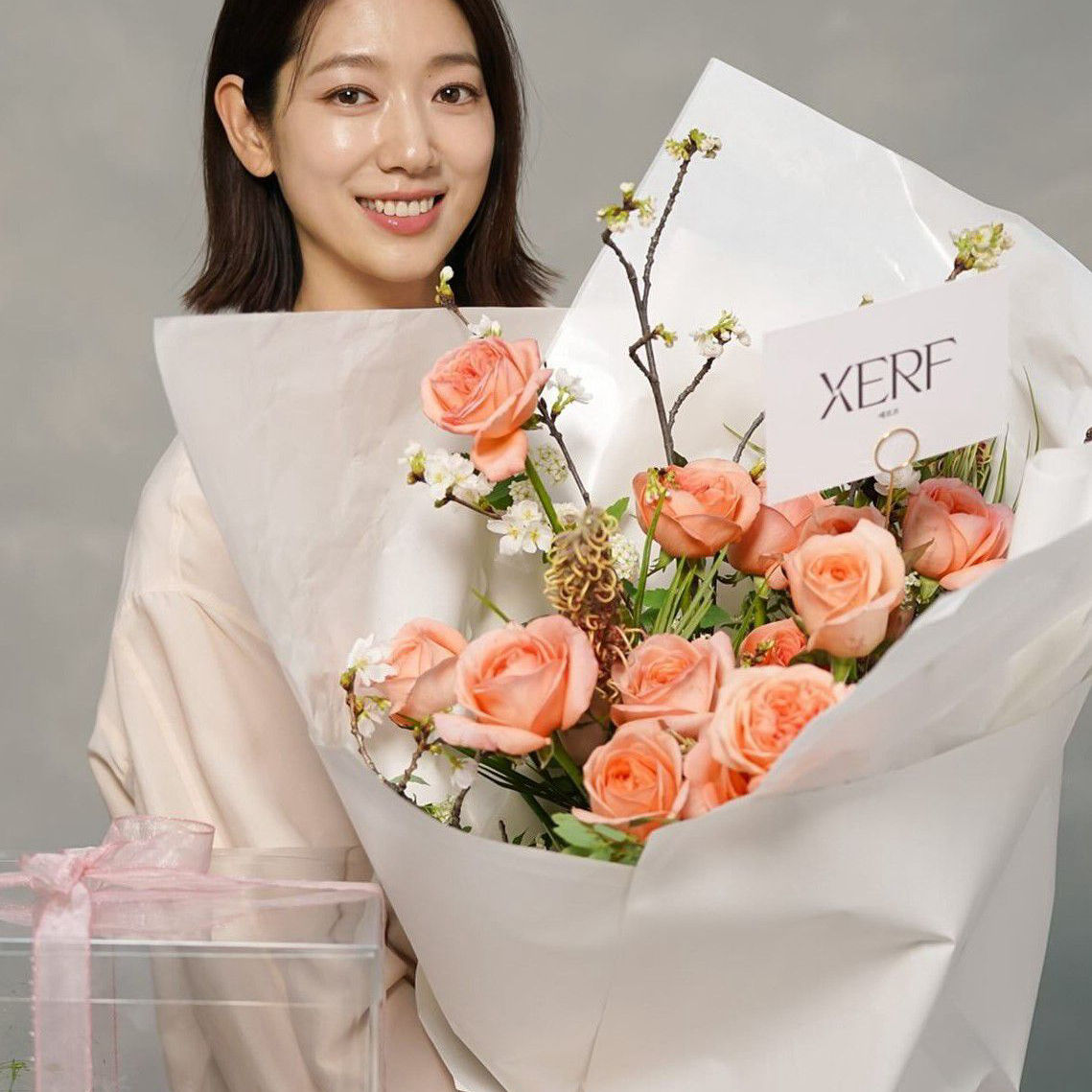 Behind-the-scenes cut of Park Shinhye