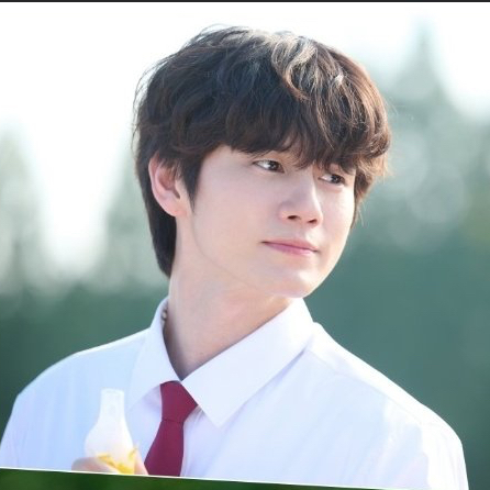 粉丝拍下的邕圣祐瞬间