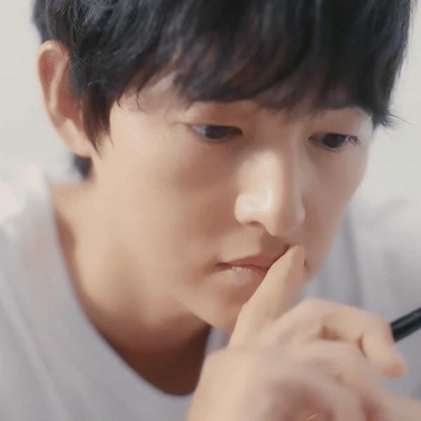 A moment captured by a fan of Song Joongki