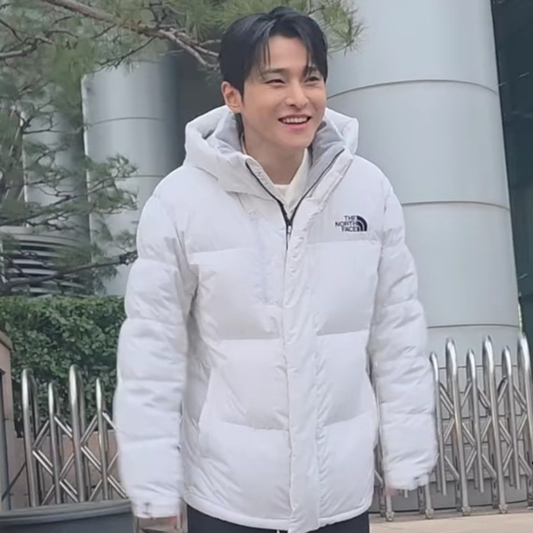 A moment captured by a fan of Seong Ri