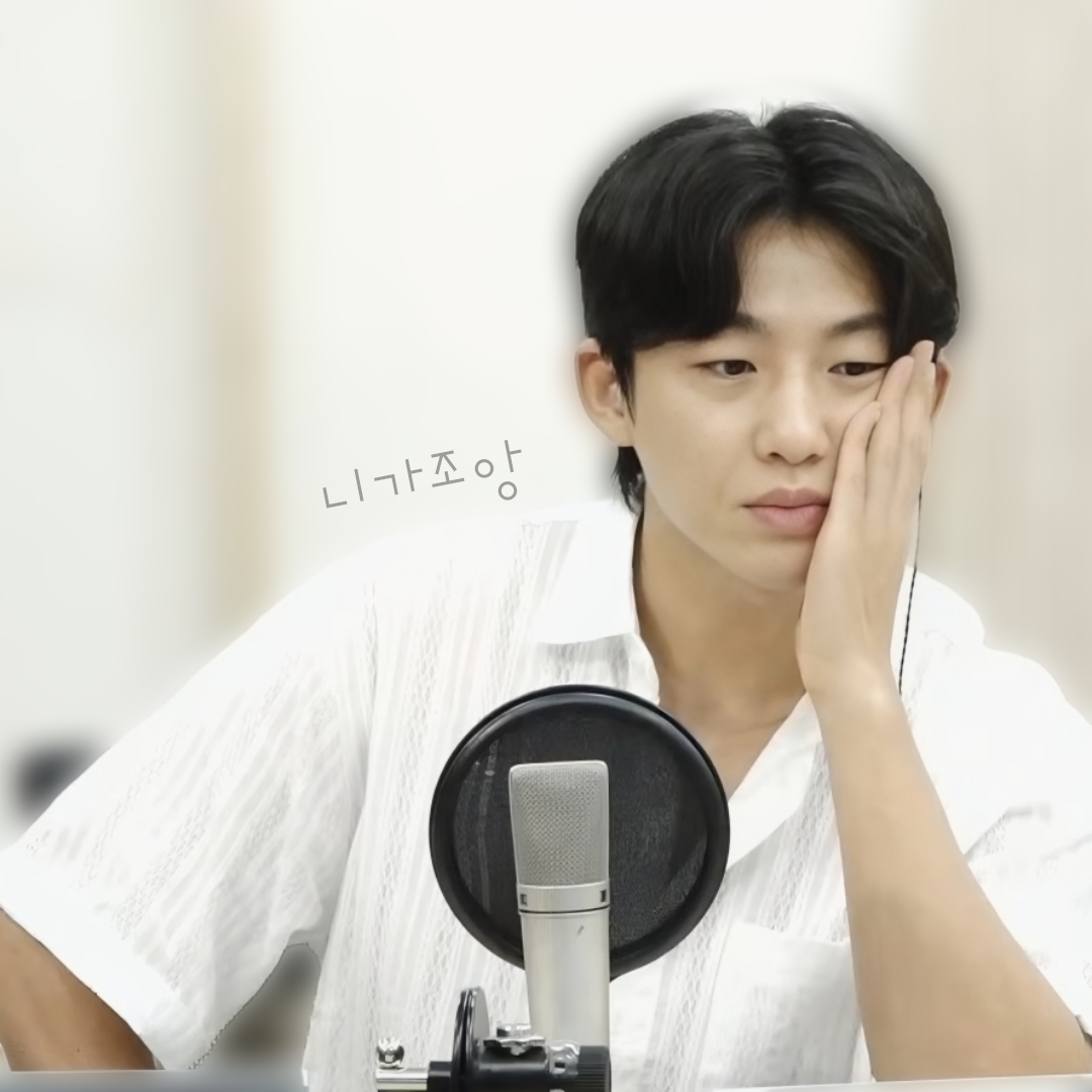 A moment captured by a fan of Shin Seungtae
