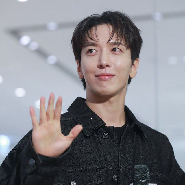 Behind-the-scenes cut of Jung Yonghwa