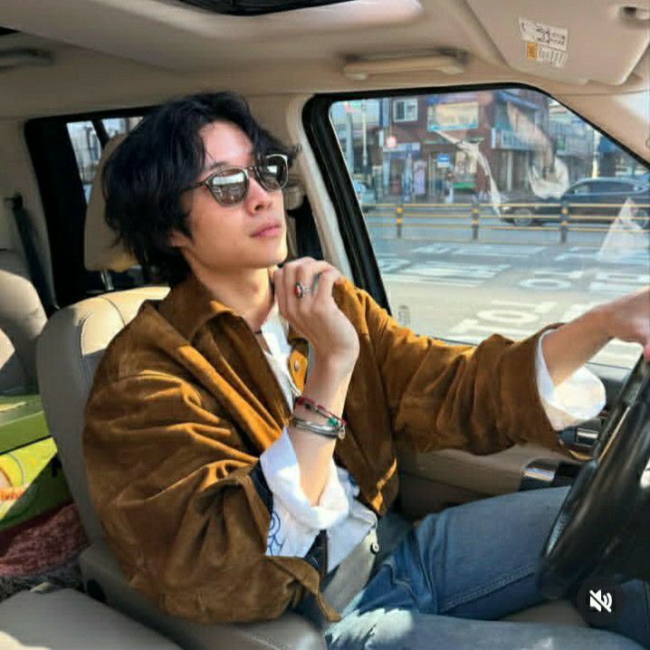 Recent activity shot of Lee Jongwon