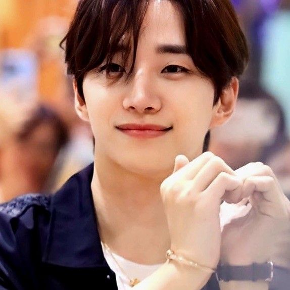 イ・ジュノの最近の活動ショット