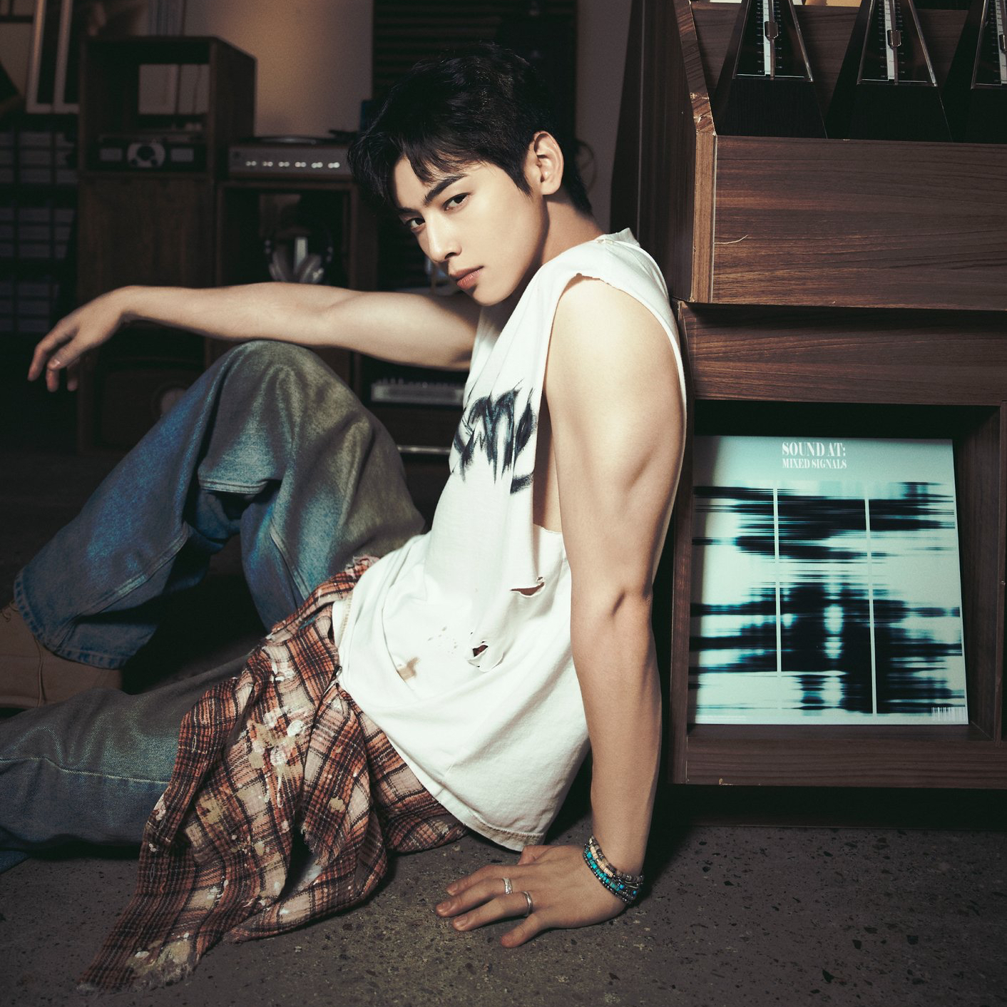 Behind-the-scenes cut of Cha Eunwoo