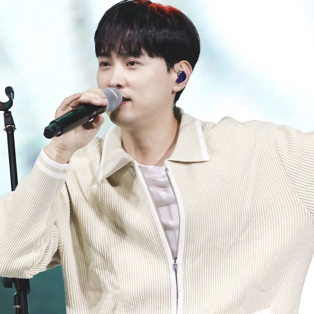 Recent activity shot of Min Kyunghoon