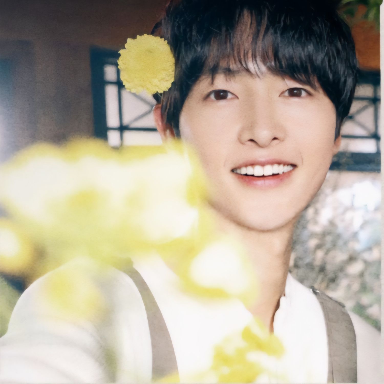 A moment captured by a fan of Song Joongki