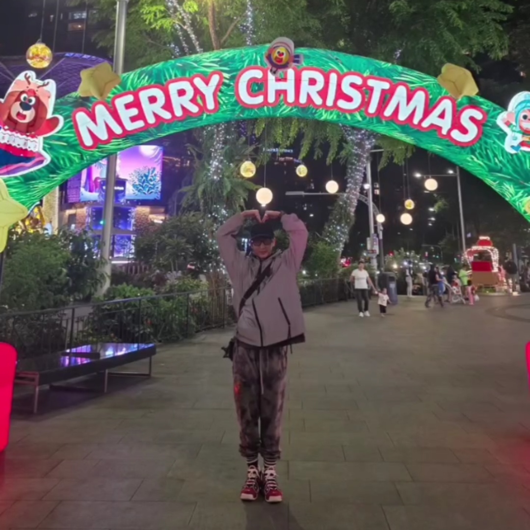 A moment captured by a fan of Lee Joongi