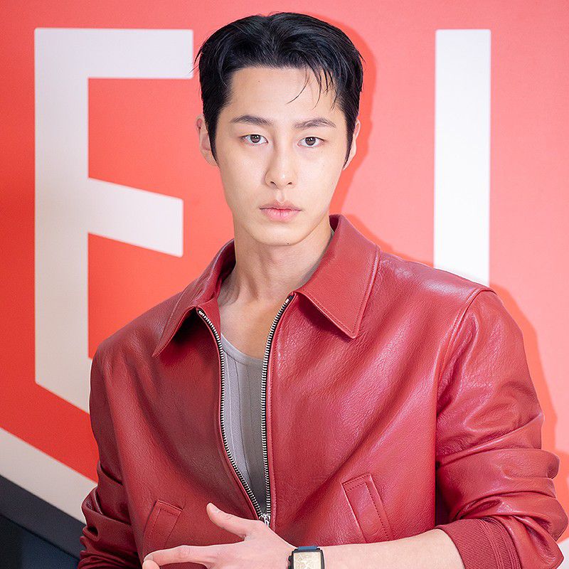 Behind-the-scenes cut of Lee Jaewook