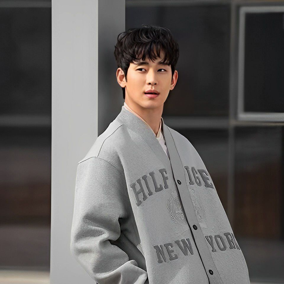 粉絲拍下的金秀賢瞬間