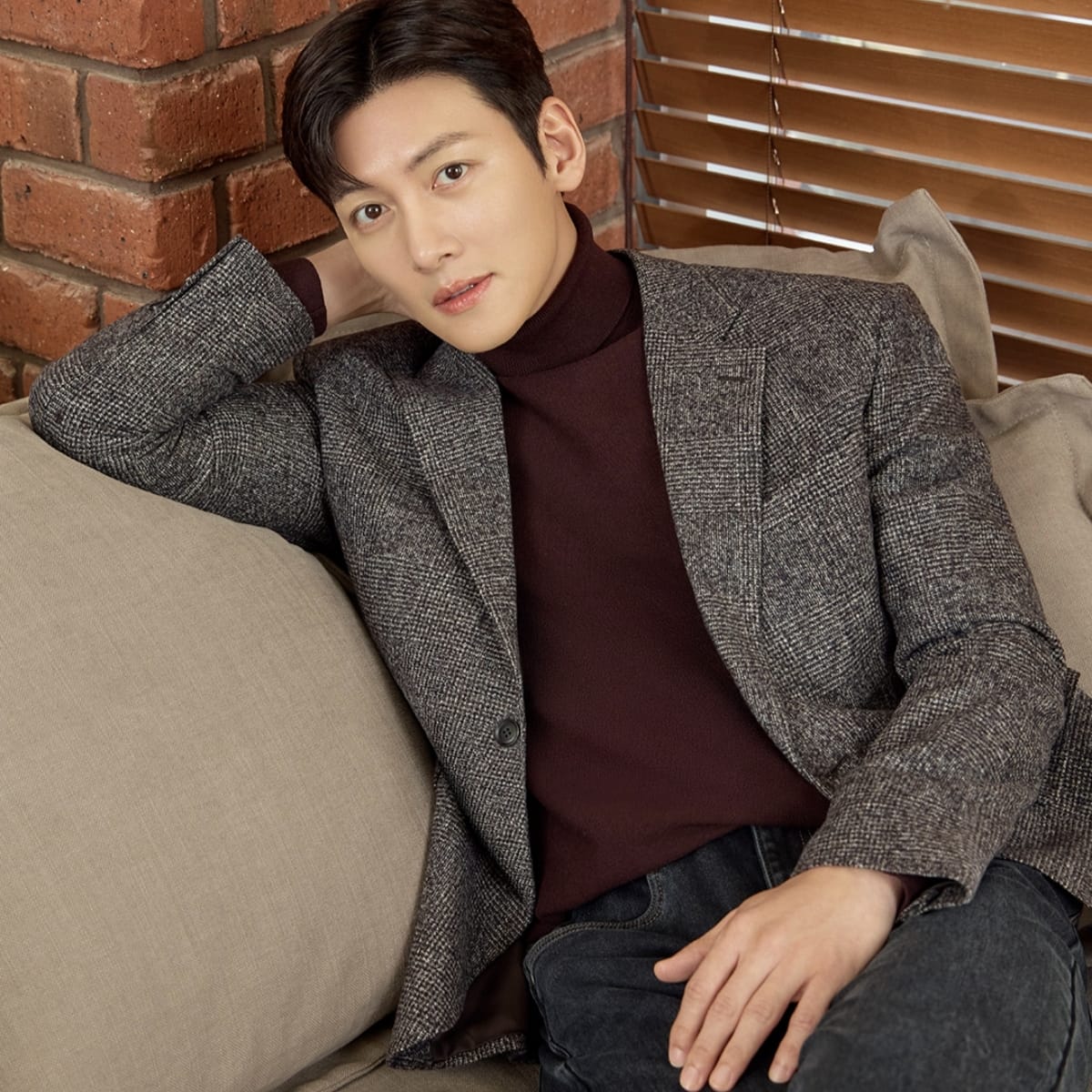 Behind-the-scenes cut of Ji Changwook