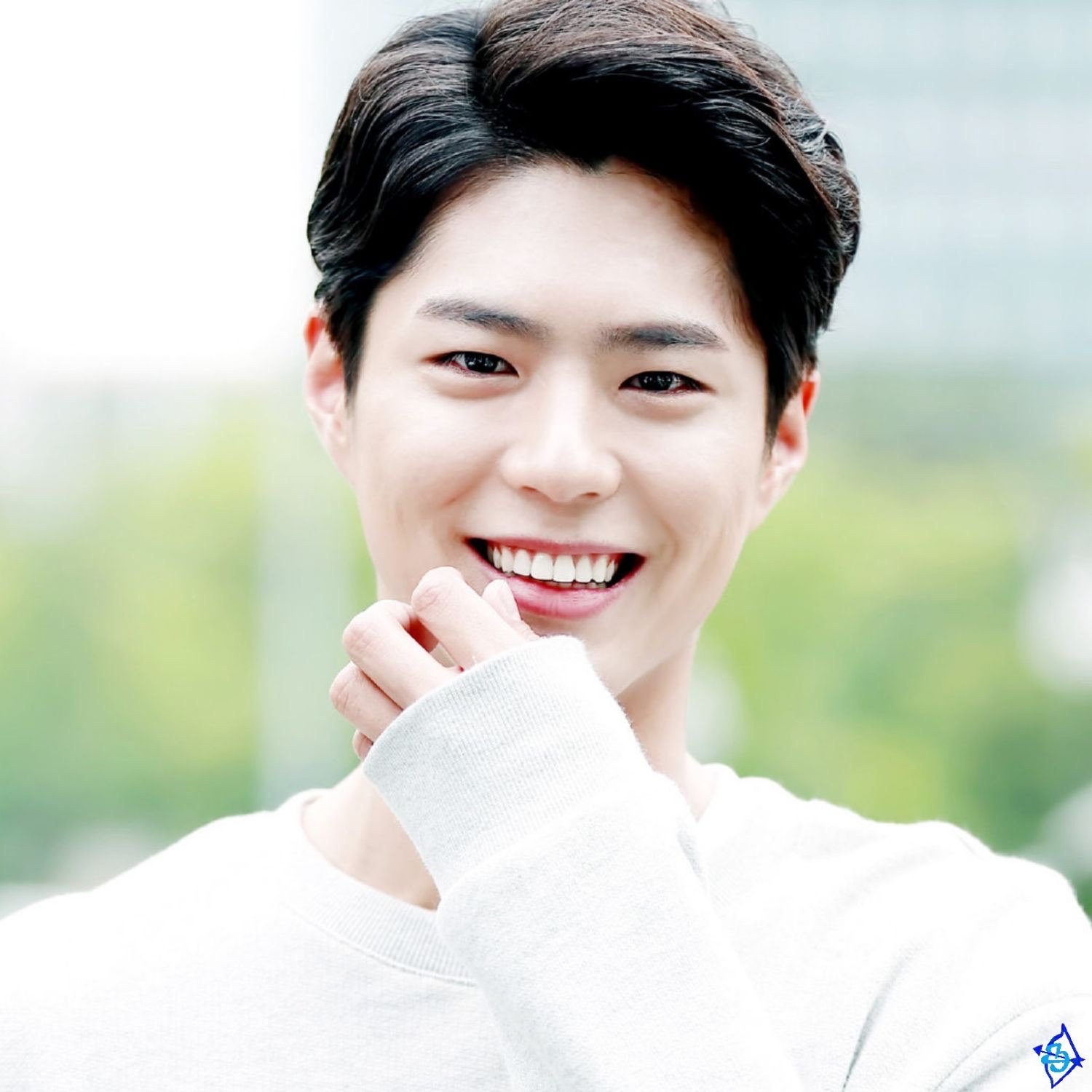 Behind-the-scenes cut of Park Bogum
