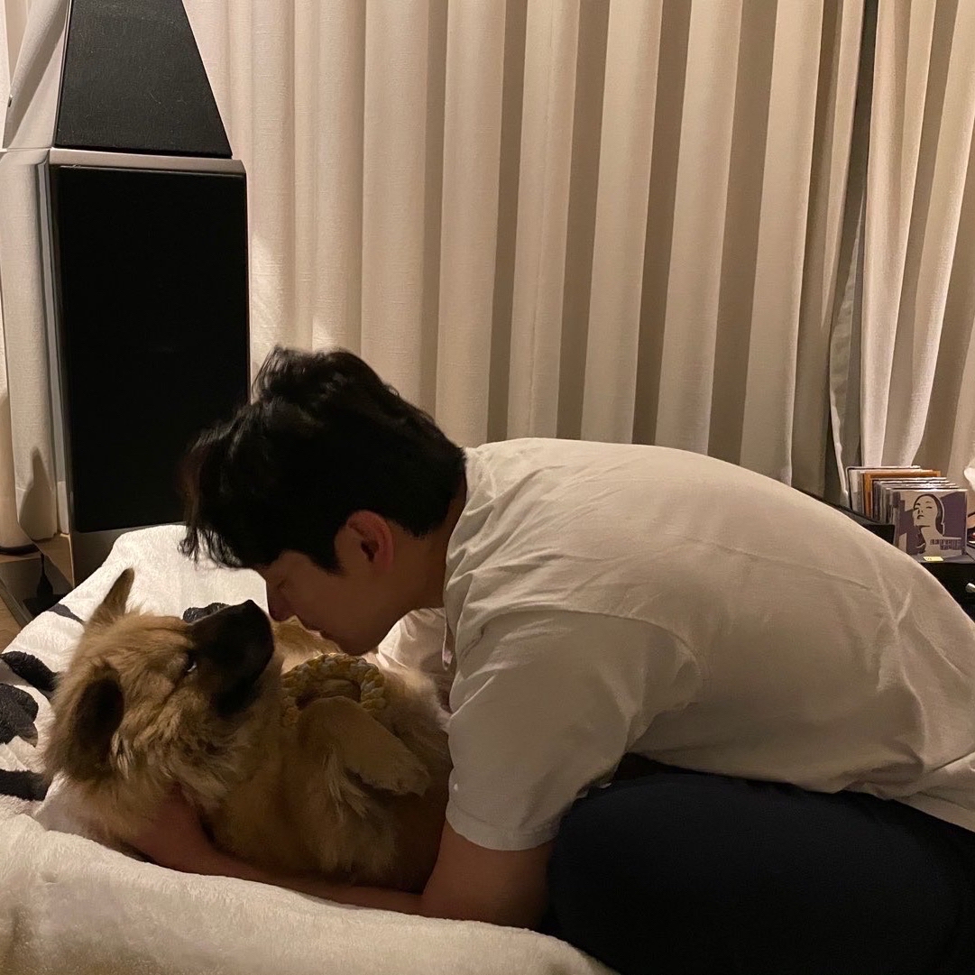 Behind-the-scenes cut of Cho Seungwoo 