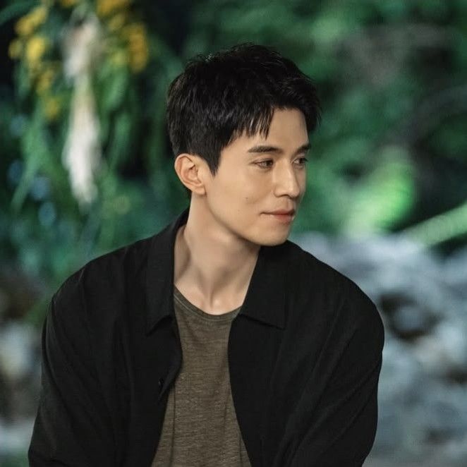 A moment captured by a fan of Lee Dongwook