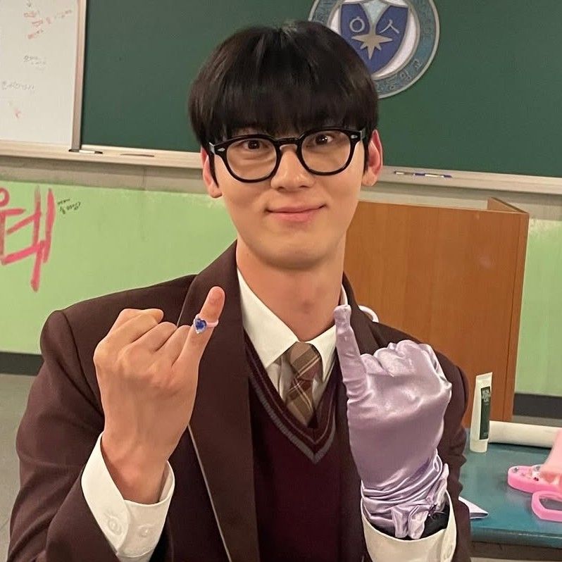 Behind-the-scenes cut of Hwang Minhyun