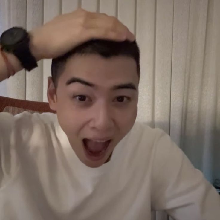 Behind-the-scenes cut of Cha Eunwoo