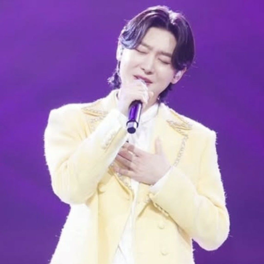 오늘 가장 핫한 셀럽 커뮤니티 피드