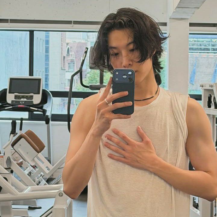 A moment captured by a fan of Lee Jongwon