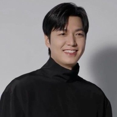 イ・ミンホの最近の活動ショット