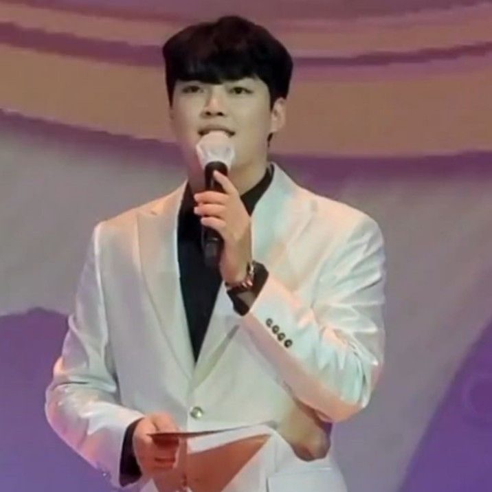 Behind-the-scenes cut of Kim Kyungmin