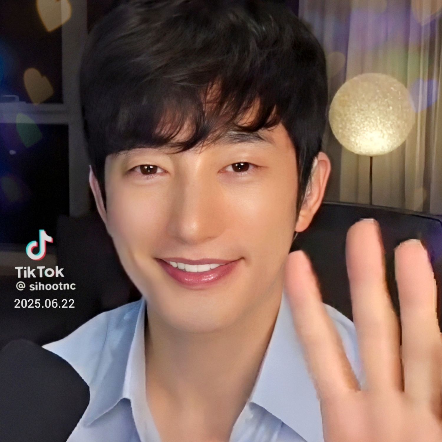 A moment captured by a fan of Park Sihoo