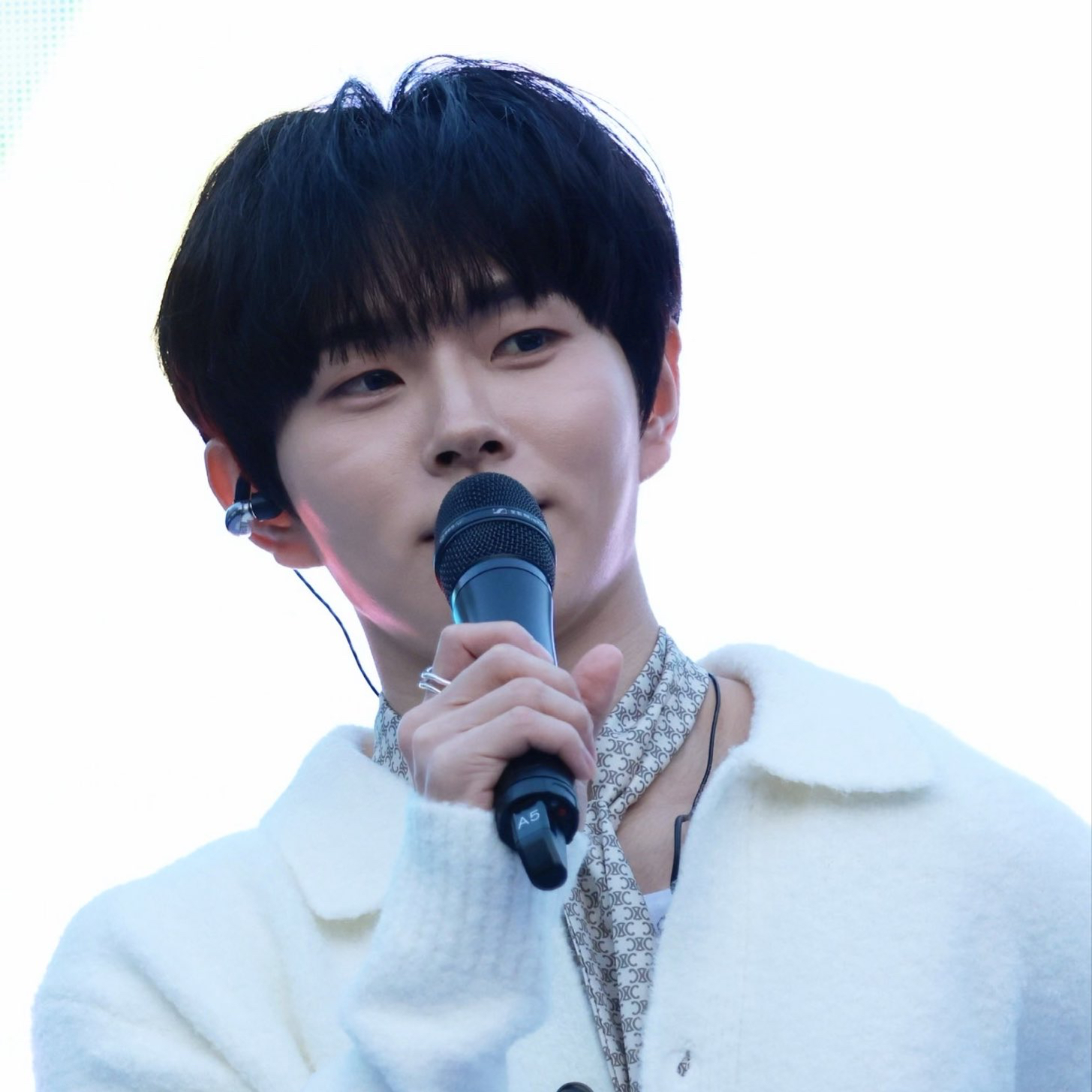 Recent activity shot of Lee Byeongchan