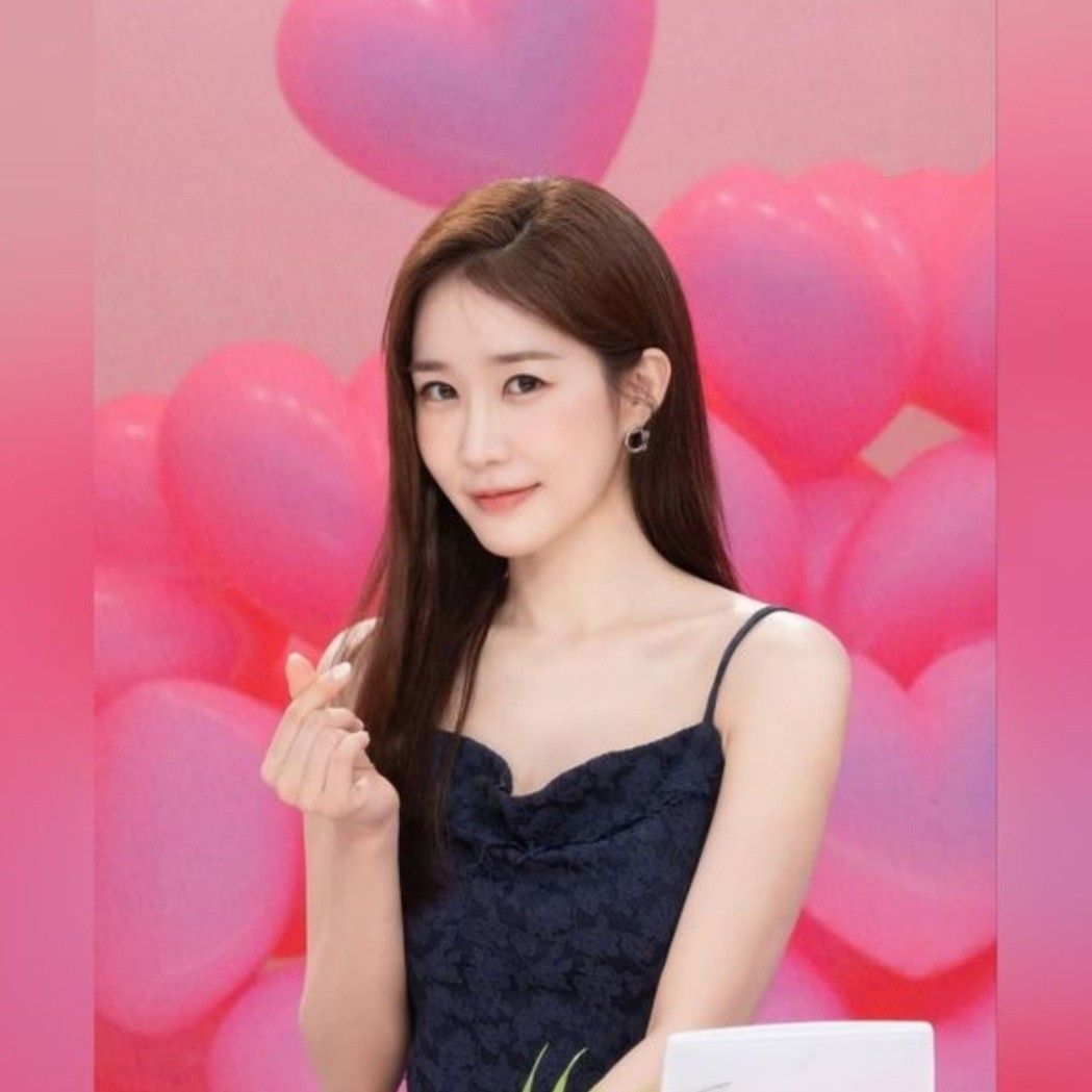 Recent activity shot of Yoo Inna
