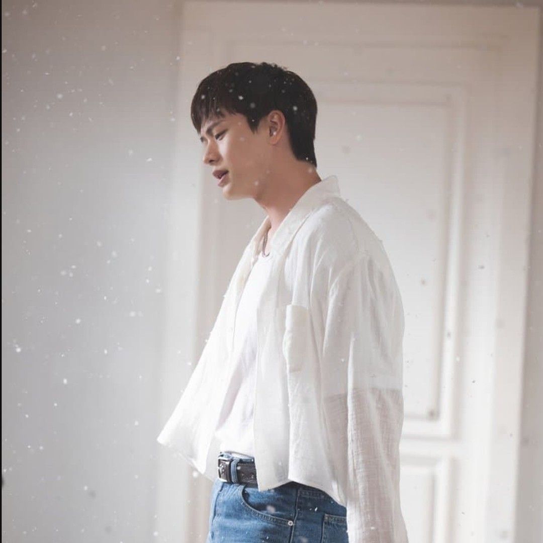 Recent activity shot of Yook Sungjae