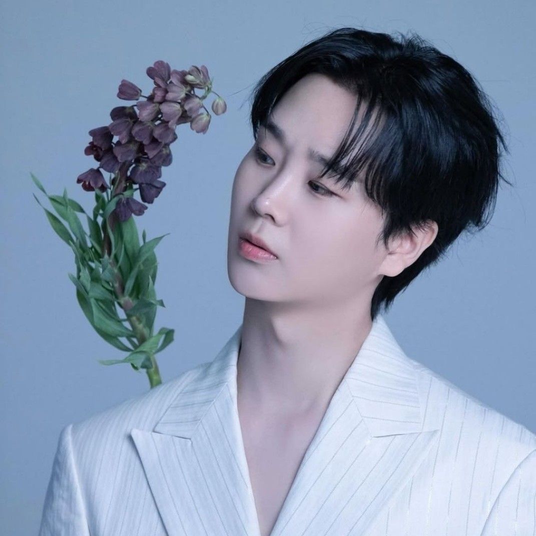 A moment captured by a fan of Song Minjun