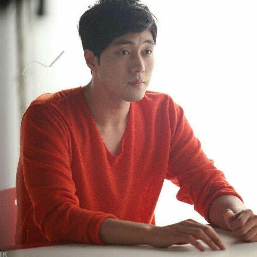 Behind-the-scenes cut of So Jisub