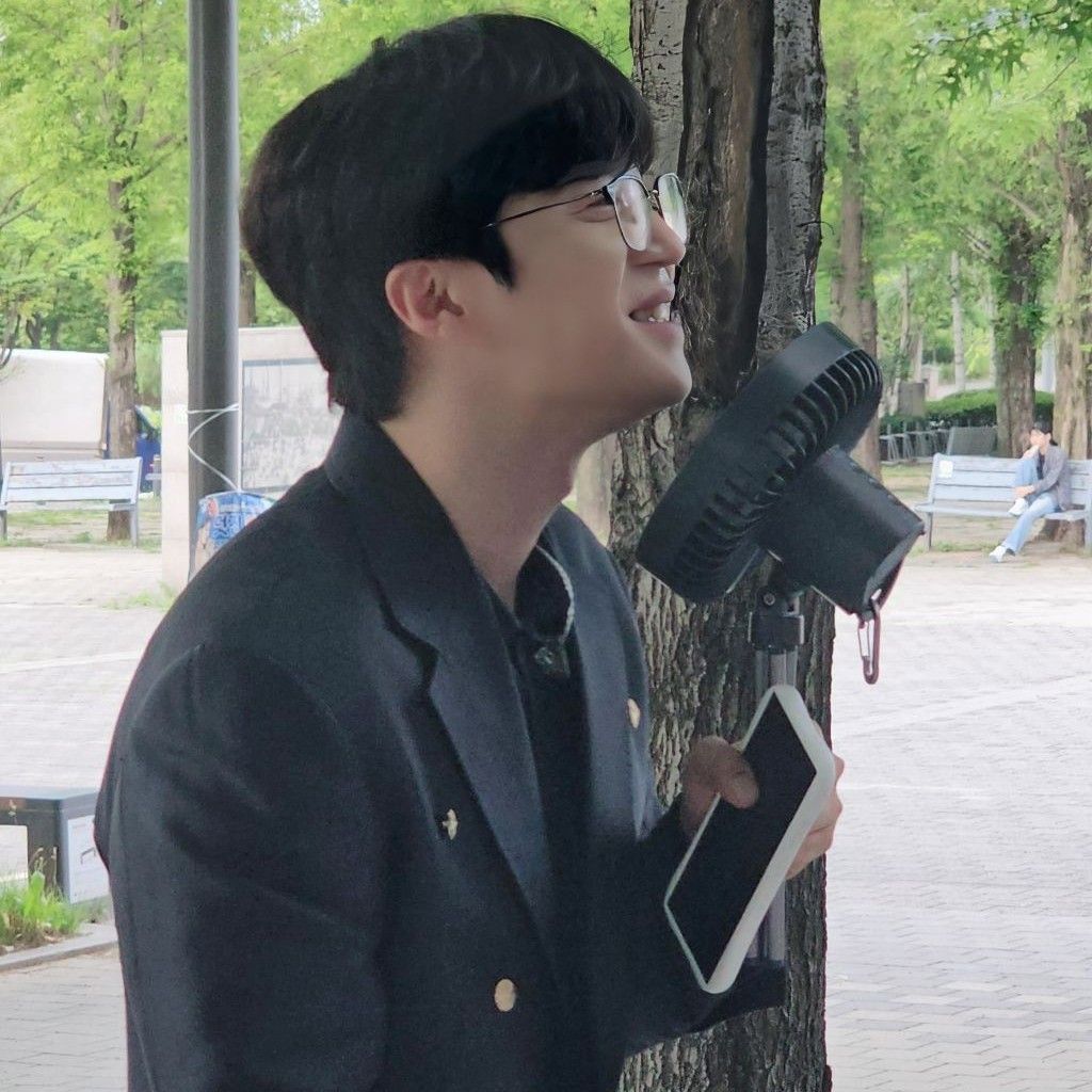 A moment captured by a fan of Park Jihoo (Mr. Trot 3)