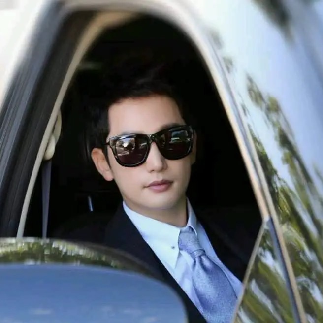 Behind-the-scenes cut of Park Sihoo