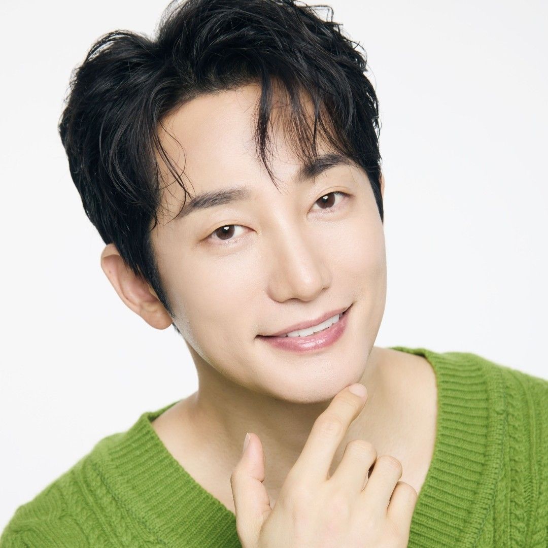 朴施厚的最新照片