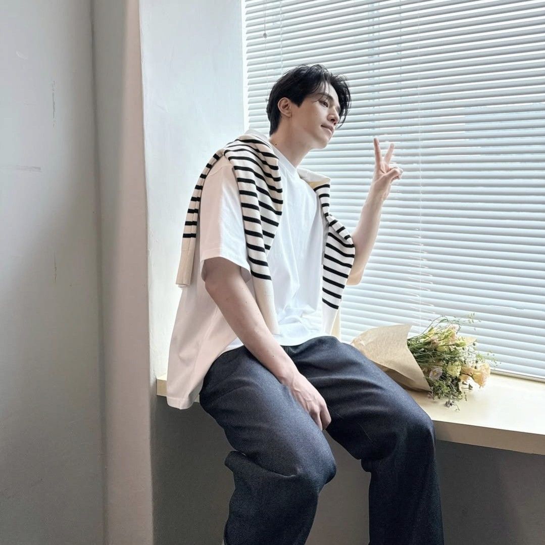 A moment captured by a fan of Lee Dongwook