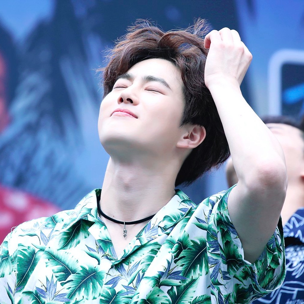 Behind-the-scenes cut of Suho
