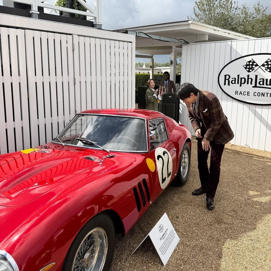 Behind-the-scenes cut of Lee Jinwook