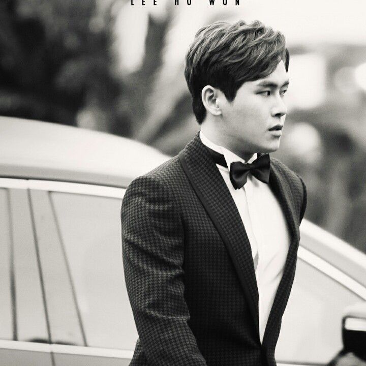 Behind-the-scenes cut of Hoya